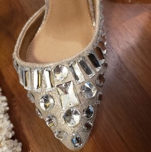 Gorgeous silver shoes w/ rhinestones!